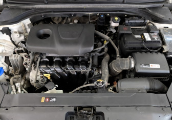 Подержанный автомобиль Hyundai Elantra Sedan 2020 года (9 фото)