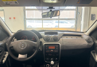 Подержанный автомобиль Renault Duster 2012 года (12 фото)