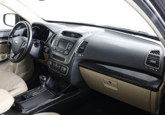 Подержанный автомобиль Kia Sorento 2013 года (9 фото)