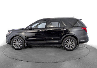Подержанный автомобиль Ford Explorer 2018 года (8 фото)