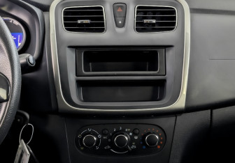 Подержанный автомобиль Renault Sandero 2017 года (24 фото)