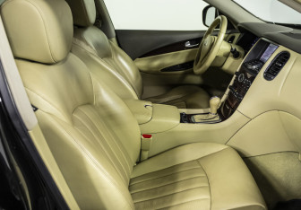 Подержанный автомобиль Infiniti QX50 2014 года (10 фото)