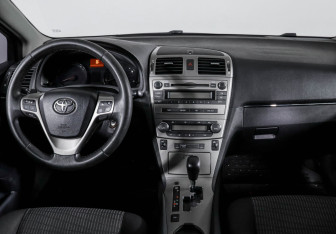 Подержанный автомобиль Toyota Avensis Wagon 2011 года (12 фото)