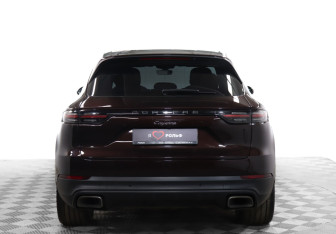 Подержанный автомобиль Porsche Cayenne 2018 года (6 фото)