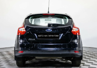 Подержанный автомобиль Ford Focus Hatchback 2014 года (4 фото)