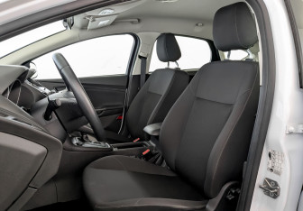 Подержанный автомобиль Ford Focus Hatchback 2018 года (20 фото)