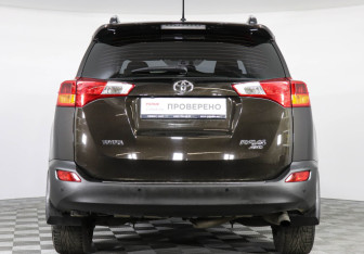 Подержанный автомобиль Toyota RAV4 2014 года (6 фото)