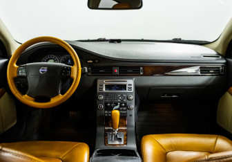 Подержанный автомобиль Volvo S80 2007 года (12 фото)