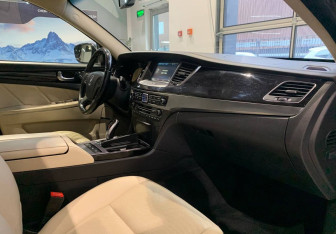 Подержанный автомобиль Hyundai Equus 2014 года (12 фото)