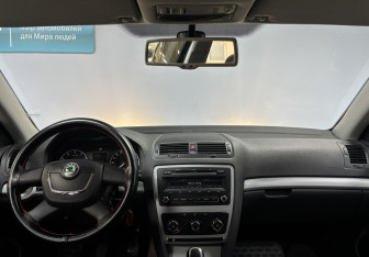 Подержанный автомобиль Skoda Octavia Liftback 2012 года (11 фото)