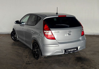 Подержанный автомобиль Hyundai i30 Hatchback 2010 года (6 фото)