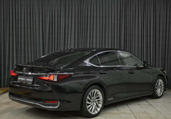 Подержанный автомобиль Lexus ES 2019 года (4 фото)