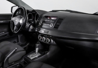 Подержанный автомобиль Mitsubishi Lancer Sedan 2008 года (9 фото)