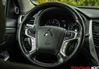 Подержанный автомобиль Mitsubishi Pajero Sport 2018 года (11 фото)