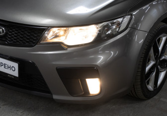 Подержанный автомобиль Kia Cerato Coupe 2012 года (23 фото)