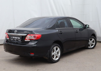 Подержанный автомобиль Toyota Corolla Sedan 2011 года (4 фото)