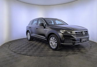 Подержанный автомобиль Volkswagen Touareg 2018 года (3 фото)