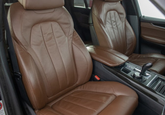 Подержанный автомобиль BMW X5 2014 года (10 фото)