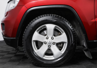 Подержанный автомобиль Jeep Grand Cherokee 2013 года (27 фото)
