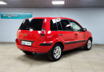 Подержанный автомобиль Ford Fusion 2008 года (5 фото)