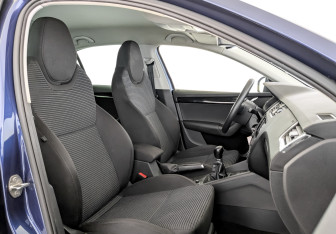 Подержанный автомобиль Skoda Octavia Liftback 2015 года (23 фото)