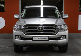 Подержанный автомобиль Toyota Land Cruiser Suv 2015 года (2 фото)