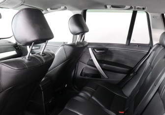 Подержанный автомобиль BMW X3 2007 года (11 фото)