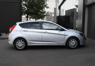 Подержанный автомобиль Hyundai Solaris Hatchback 2015 года (4 фото)