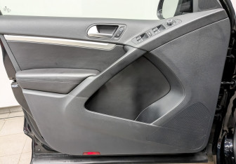 Подержанный автомобиль Volkswagen Tiguan 2012 года (18 фото)