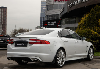 Подержанный автомобиль Jaguar XF Sedan 2014 года (4 фото)