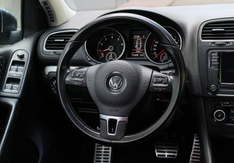Подержанный автомобиль Volkswagen Golf Hatchback 2012 года (11 фото)