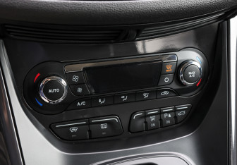 Подержанный автомобиль Ford Kuga 2015 года (21 фото)