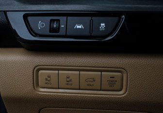 Подержанный автомобиль Kia Carnival 2020 года (18 фото)