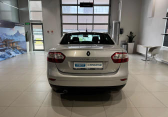 Подержанный автомобиль Renault Fluence 2014 года (5 фото)