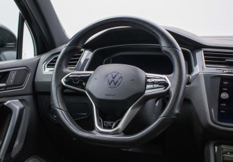 Подержанный автомобиль Volkswagen Tiguan 2021 года (15 фото)
