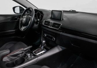 Подержанный автомобиль Mazda 3 Hatchback 2015 года (7 фото)