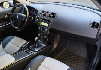 Подержанный автомобиль Volvo C30 2009 года (7 фото)