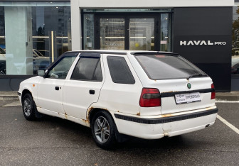 Подержанный автомобиль Skoda Felicia Wagon 1998 года (7 фото)