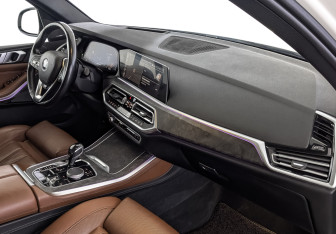 Подержанный автомобиль BMW X5 2018 года (13 фото)