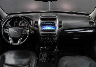 Подержанный автомобиль Kia Sorento 2015 года (12 фото)