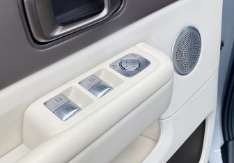 Подержанный автомобиль LiXiang Mega 2024 года (20 фото)