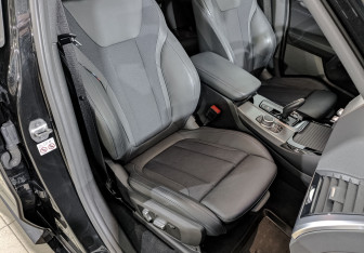 Подержанный автомобиль BMW X3 2020 года (24 фото)