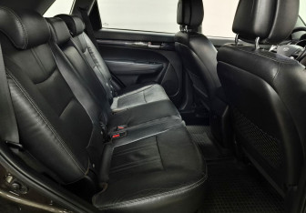 Подержанный автомобиль Kia Sorento 2012 года (12 фото)