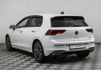 Подержанный автомобиль Volkswagen Golf Hatchback 2021 года (7 фото)