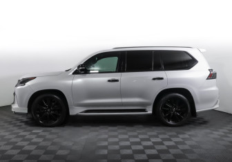 Подержанный автомобиль Lexus LX 2018 года (8 фото)