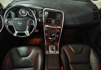 Подержанный автомобиль Volvo XC60 2011 года (11 фото)