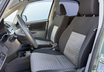 Подержанный автомобиль Suzuki SX4 Hatchback 2013 года (10 фото)