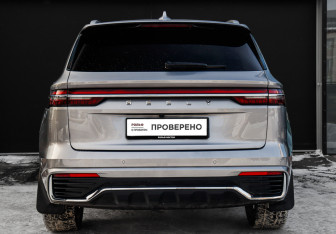 Подержанный автомобиль Geely Monjaro 2023 года (5 фото)