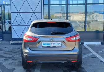Подержанный автомобиль Nissan Qashqai 2016 года (6 фото)