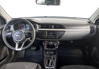 Подержанный автомобиль Kia Rio Hatchback 2020 года (14 фото)